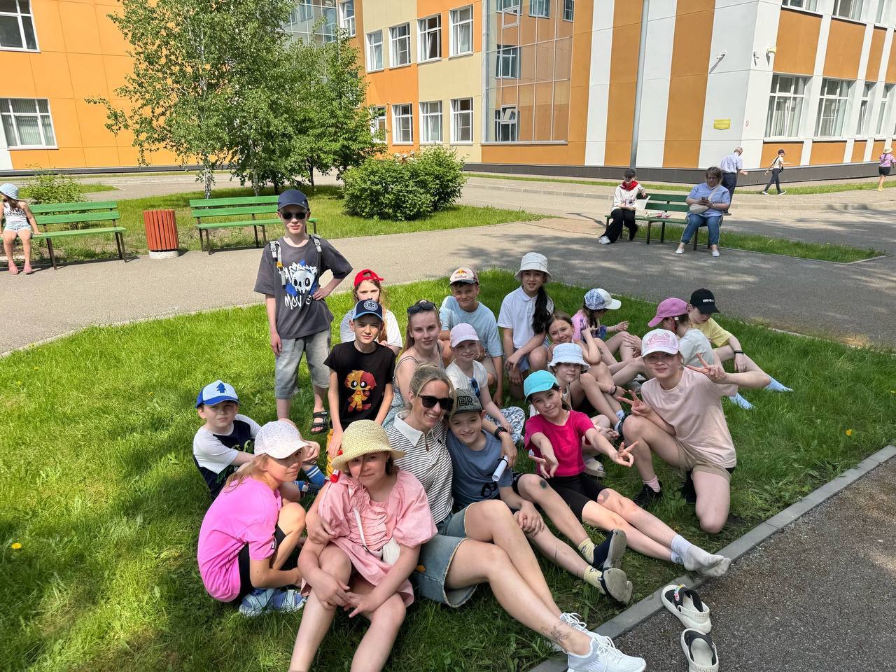 Первый день в пришкольном лагере.